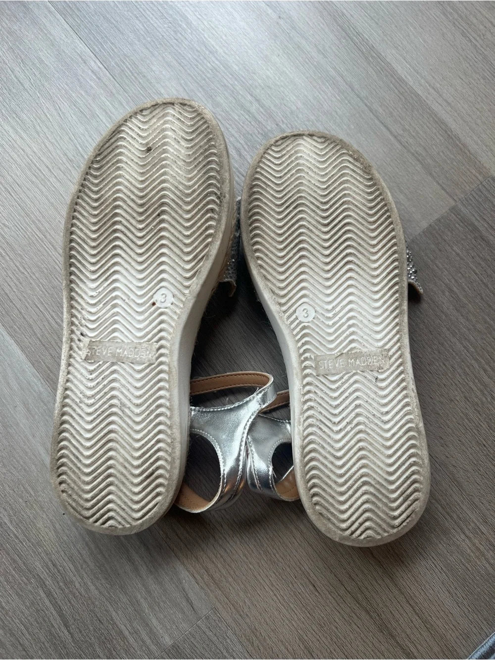 Steve Madden Girls' Silver Star-Strap Sandals